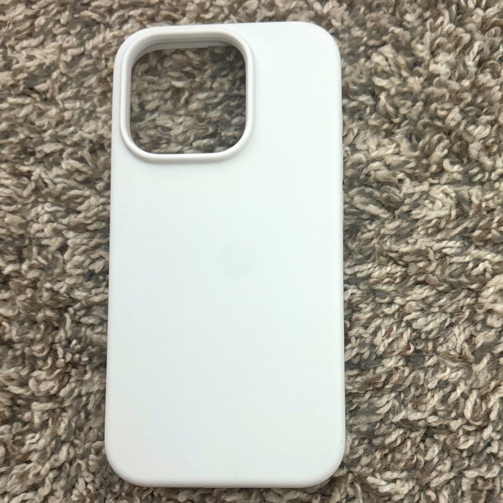 White iPhone 15 pro case